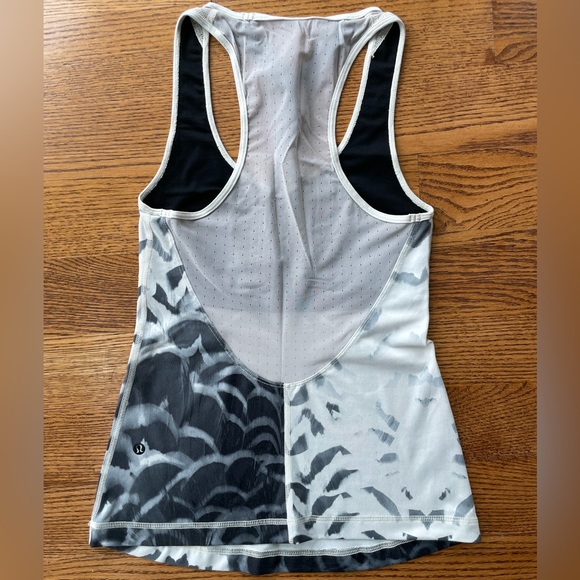 Lululemon Abstract Workout Top - Picture 2 of 7